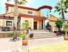 Villa en Los Montesinos