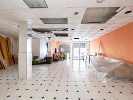 Unidad comercial en Gojar