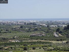 Parcela urbana en Ador