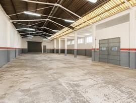 Nave en Falset