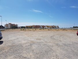 Parcela urbana en Roquetas de Mar