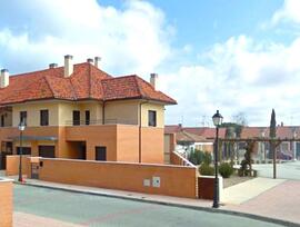 Casa adosada en Viana de Cega
