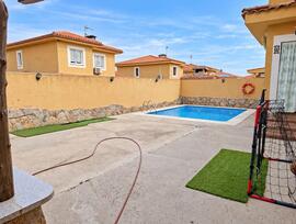 Villa en Las Ventas de Retamosa