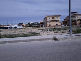 Parcela urbana en Cox