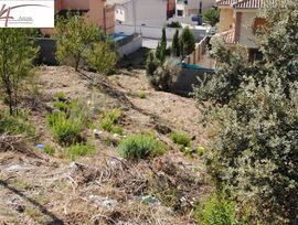 Parcela urbana edificable en Jun