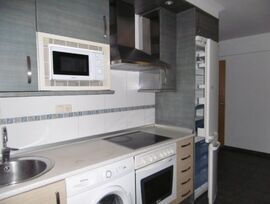 SE VENDE VIVIENDA IDEAL PARA INVERSORES (CON INQUILINO). 2 HABITACIONES, SALA CON COCINA AMERICANA Y BAÑO. GAS Y CALEFACCIÓN. BALCÓN CERRADO. ASCENSO