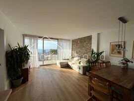 Piso con terraza, vistas al mar y plaza de parking en Montgat