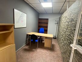 SE ALQUILA DESPACHO EN BULEVAR DE LAS ACACIAS