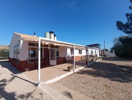 Chalet en Finca Rústica - Diseminado Ginesicos