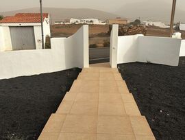 SE VENDE CHALET CON TERRENO EN AGUA DE BUEYES – ANTIGUA