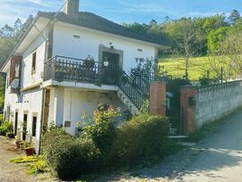 VENTA DE CASA CON JARDÍN.