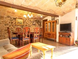 PRECIOSA CASA A 10 MINUTOS DE GIRONA CON JARDIN DE 250 MTS