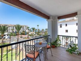 Apartamento con vistas al mar en el Puerto deportivo de la Duquesa