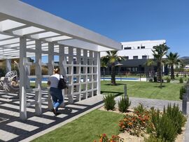 Exquisito bajo con jardín en la moderna urbanización Vía Célere, nuevo complejo residencial