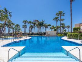 Impresionante ático dúplex con piscina privada en 1 linea de playa