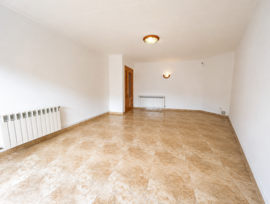 PISO SEMINUEVO  DE 5 HABITACIONES EN VENTA EN TORELLO