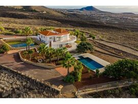 Villa exclusiva con vistas al mar y a la montaña en San Miguel