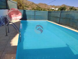 Casa con terreno y piscina privada. ALORA