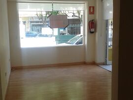 ¡Oportunidad de Negocio en Fuengirola! 📍 Local  de 24m2 con Parking Incluido en Avenida de Mijas