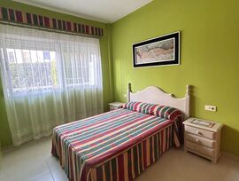 Tu rincón de verano en Canet: bajo con terraza cerca del mar