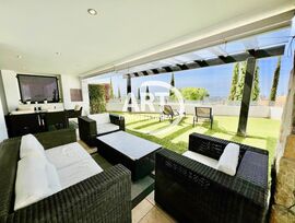 LUJOSO APARTAMENTO EN BENAHAVÍS EN MÁLAGA