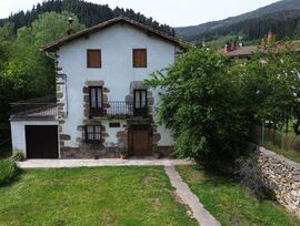 Se vende caserío con 123.000 m2 de terreno