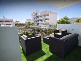 Se alquila piso de 1 dormitorio y 1 baño. Amueblado, con terraza y piscina comunitaria. ¡Ideal para disfrutar de la vida!