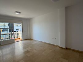 Magnífico piso con vistas despejadas al mar – 3 habitaciones y 2 baños en Rincón de la Victoria