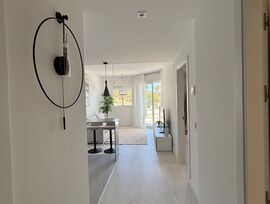 Ático reformado con 2 dormitorios, vistas al mar, terraza y solarium. Piscina comunitaria y garaje. ¡Tu nuevo hogar te espera!