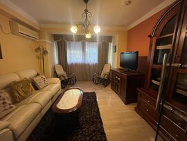 Oportunidad única, ofrecemos luminoso piso completamente exterior, situado en el barrio de La Hispanidad!