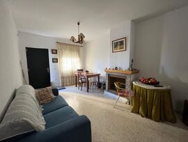 Casa Adosada en Gibraleón - ¡Lista para Vivir!