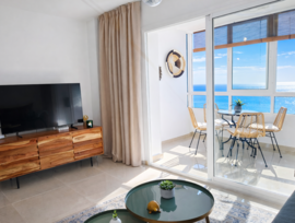 Recien reformado a 350 metros de la playa.