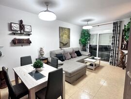 ¡ PISO CÉNTRICO A POCOS METROS DE LA PLAYA, CON ESTUDIO INDEPENDIENTE Y GRAN TERRAZA !