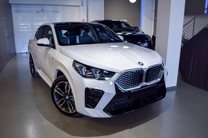 BMW iX2 xDrive30 