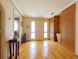 Exclusiva casa en Sant Feliu de Llobregat: Lujo, espacio y confort.